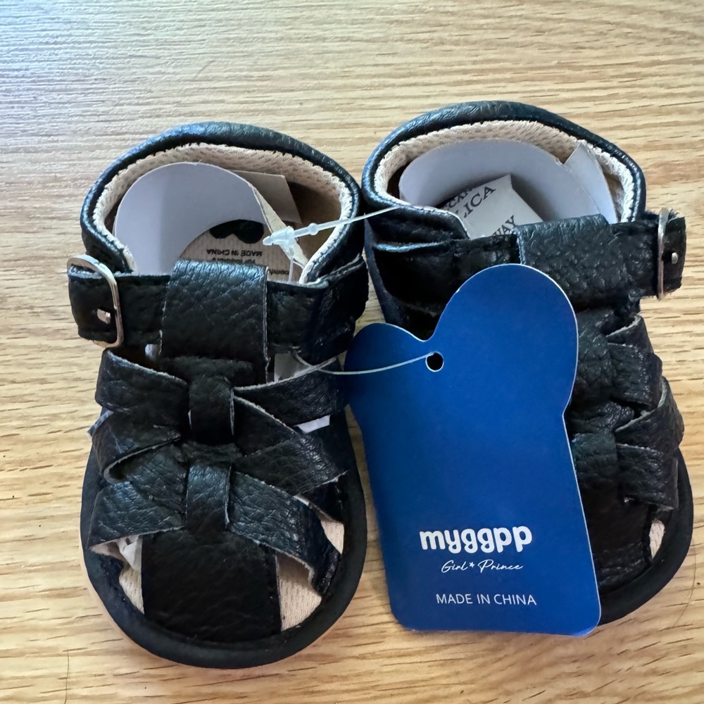 New Kids sandals 6-12 month.